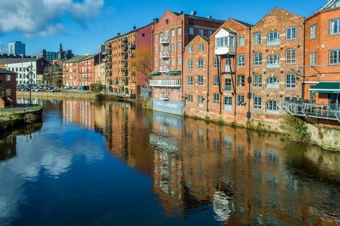 Leeds centrum - byggnad för röd tegelsten