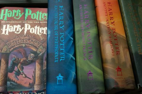 En samling Harry Potter-böcker är avbildade hemma till Caitlin Moore i Washington, DC.