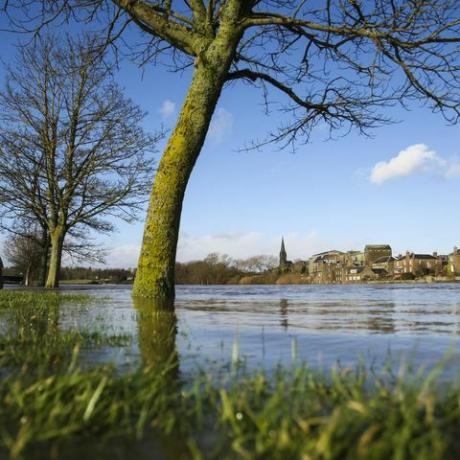 Storm Ciara träffar Storbritannien