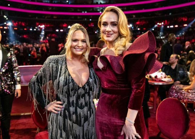 Miranda Lambert och Adele ses under 65:e Grammy Awards