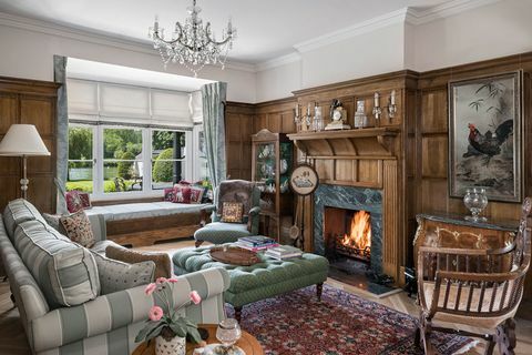 Toad Hall - Riversdale - Bourne End - salong - Savills