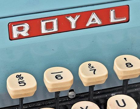 Närbild på Royal's skrivmaskinnycklar för utvärdering