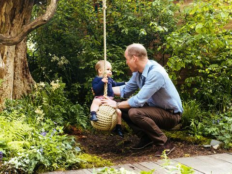 prins william prince louis swing garden chelsea blommeshow