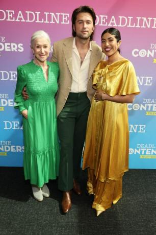 los angeles, kalifornien 16 april l r helen mirren, brandon sklenar och aminah nieves attend the deadline contenders television event på directors guild of america den 16 april 2023 i los angeles, kalifornien foto av randy shropshiredeadline via getty bilder