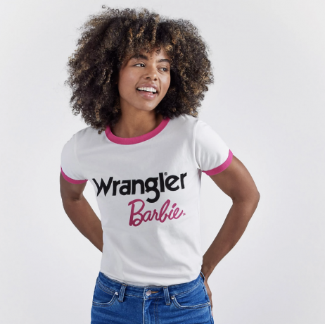 Wrangler x Barbie™-tröja med logotyp