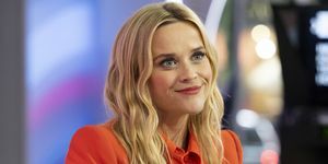 reese witherspoon sitter på tv