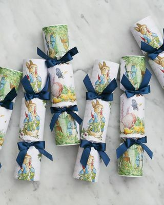 Sex lyxiga Peter Rabbit Easter Crackers