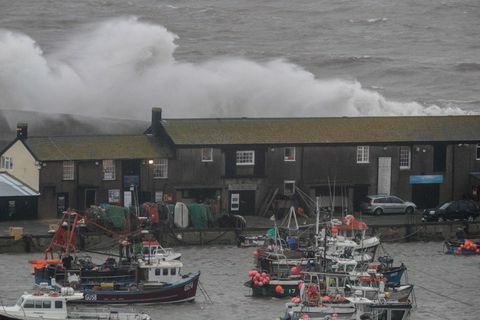 Storm Diana Surrar Storbritanniens kust