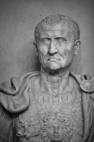 Staty av kejsaren Julius Caesar