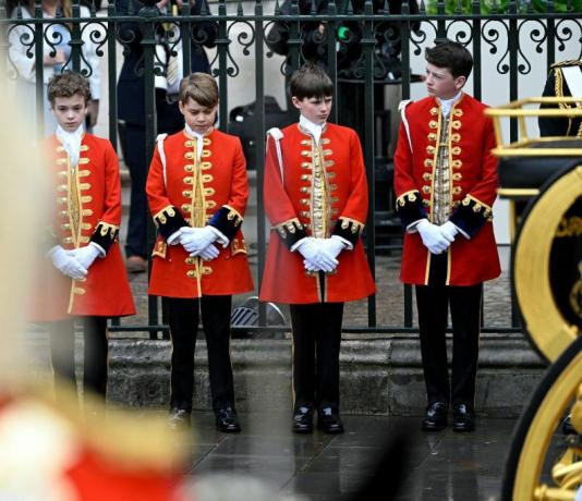 deras majestäter kung charles iii och drottning camilla kröningsdag