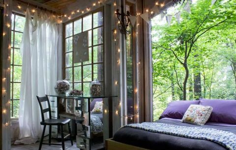 Avskilt Intown Treehouse - Atlanta - Airbnb - lila säng