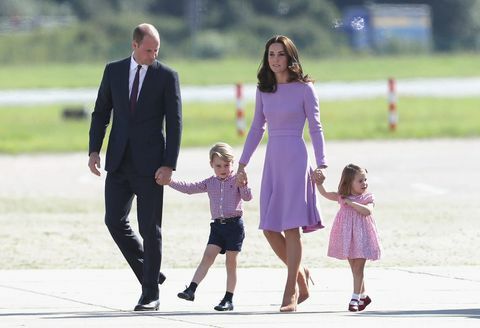 Hertigen och hertuginnan av Cambridge med prins George och prinsessan Charlotte
