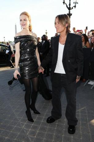 paris, frankrike juli 06 nicole kidman och keith urban anländer till hotel de la marine den 6 juli 2022 i paris, frankrike foto av jacopo m raulegetty bilder för balenciaga