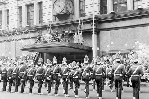 marschband vid 1954 Macys Thanksgiving Day parad