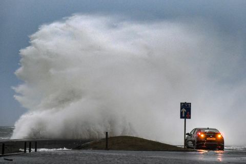 Storm Diana Surrar Storbritanniens kust