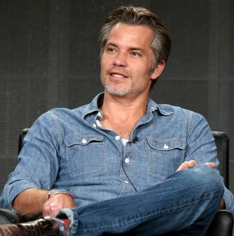 timothy olyphant talar på scenen under 