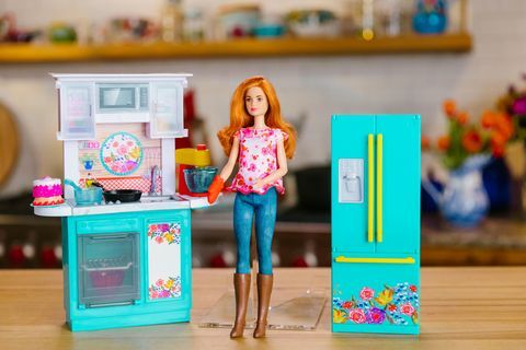 Pioneer Woman Barbie spelar