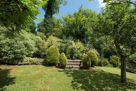 Vackra trädgårdar - Wiltshire fastigheter till salu