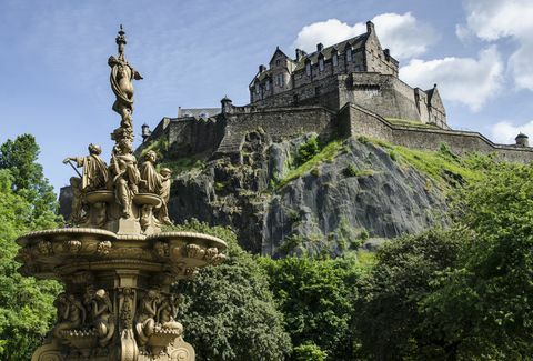 Ross Fountain och Edinburgh Castle, Skottland