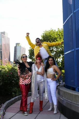 fyra personer klädda som Freddie kvicksilver, Selena, David Bowie och Elton John