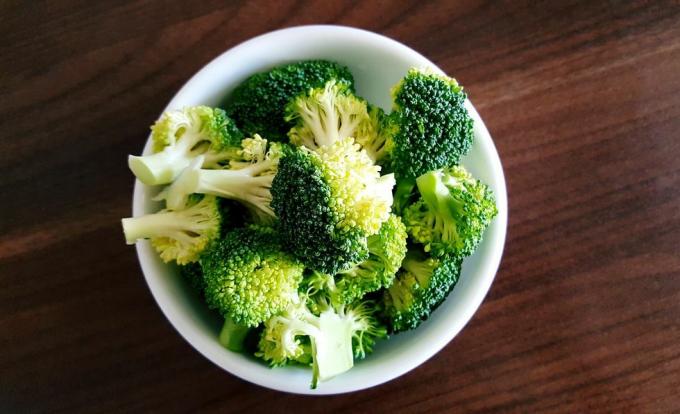 Närbild Av Broccoli I Skål