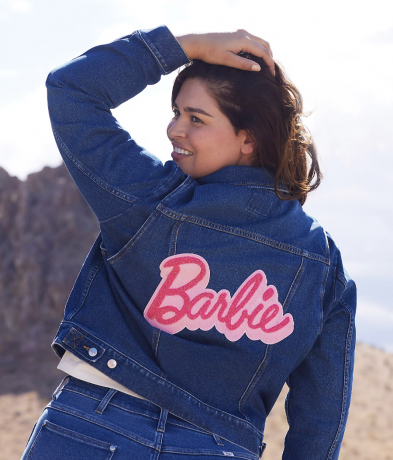 Wrangler x Barbie™ jeansjacka med dragkedja fram 