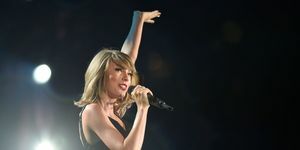 taylor sjunger den andra songberks infödda och musikstjärnan taylor swift uppträder på Lincoln Financial Field, philadelphia foto av jeremy drey 6132015 foto av jeremy dreymedianews groupreading eagle via getty bilder