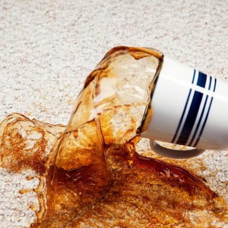 hur man får kaffe fläckar från mattan