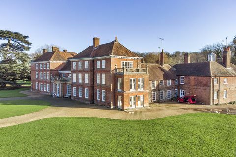 flygel i behov av renovering på Lullingstone slott till salu