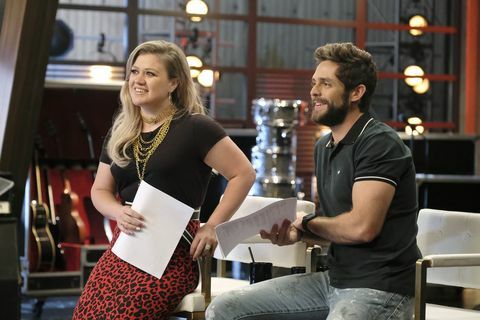 kelly Clarkson Thomas rensar rösten