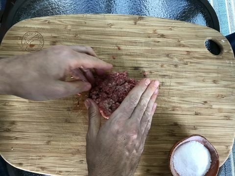 rått kött bildas till en pastej