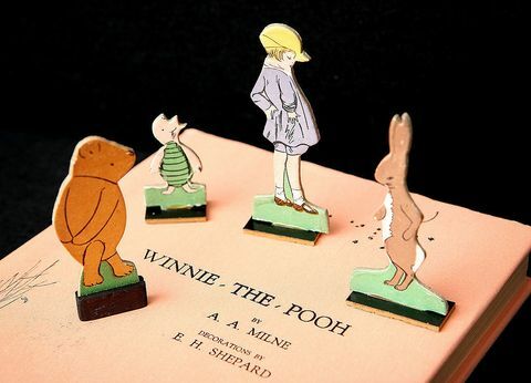 En första utgåva av Winnie-the-Pooh-boken med karaktärer från ett 1930-talsspel, auktionerad av Sotheby's 2008