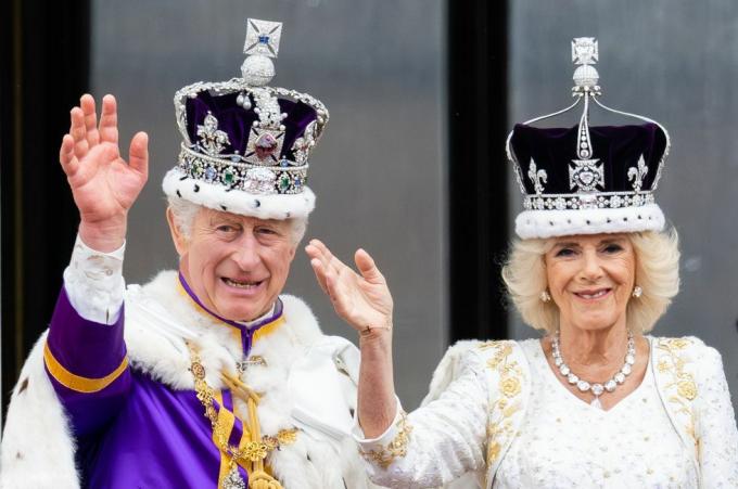 deras majestäter kung charles iii och drottning camilla kröningsdag